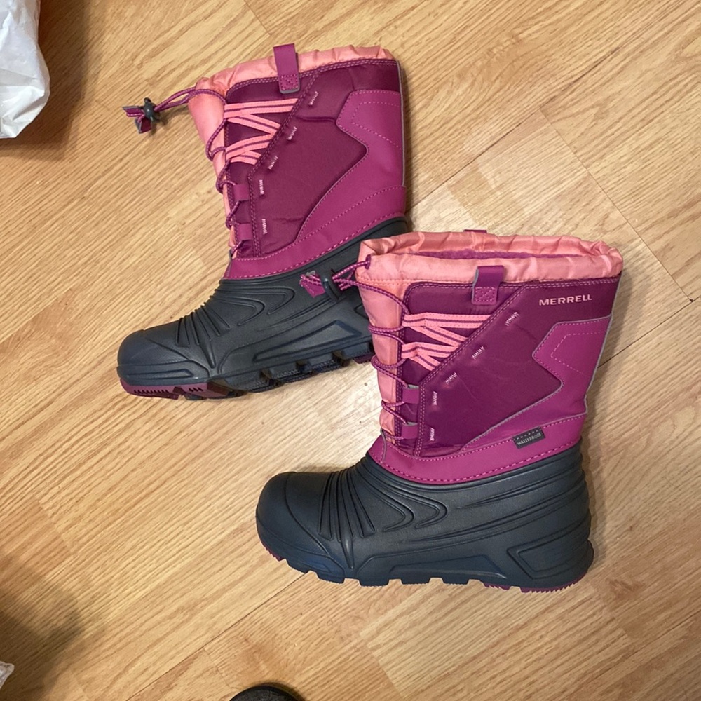 Preowned Merrell snow rain boots US size 4 or size 6 EURo Excellent like new